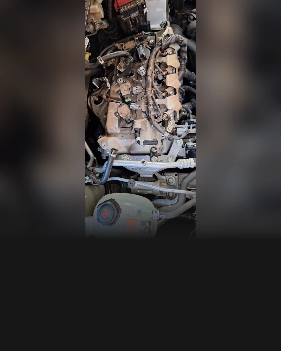 Motor diesel aberto na bancada, mecânico trabalhando | Oficina do Éder, Guará II